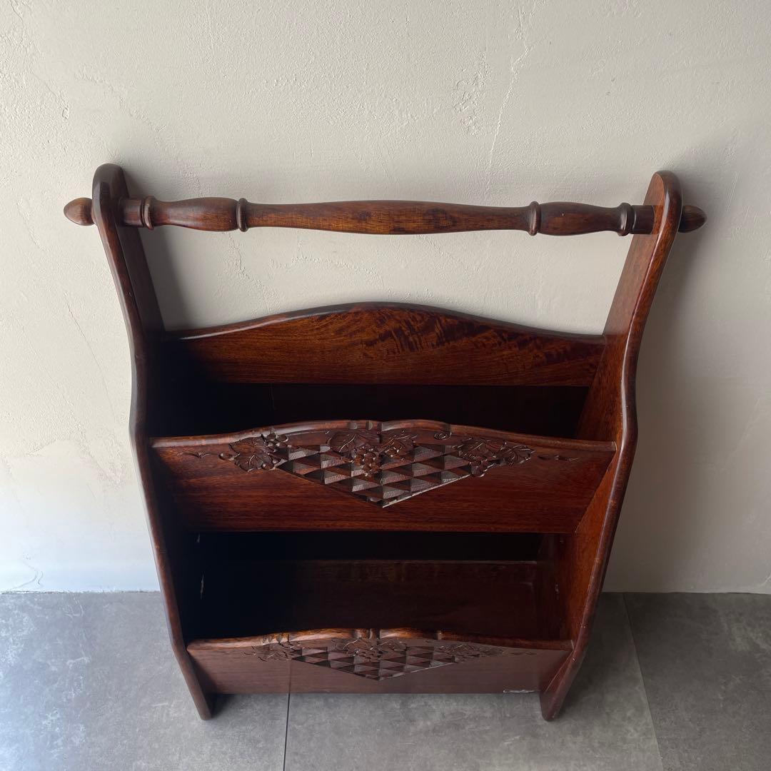 吉川　木製　彫刻　マガジンラック 薄型　スリム　ダークブラウン 2段