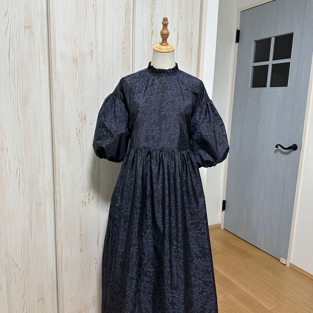 着物リメイク 大島紬からフリル襟の後ろボタンワンピース(M)