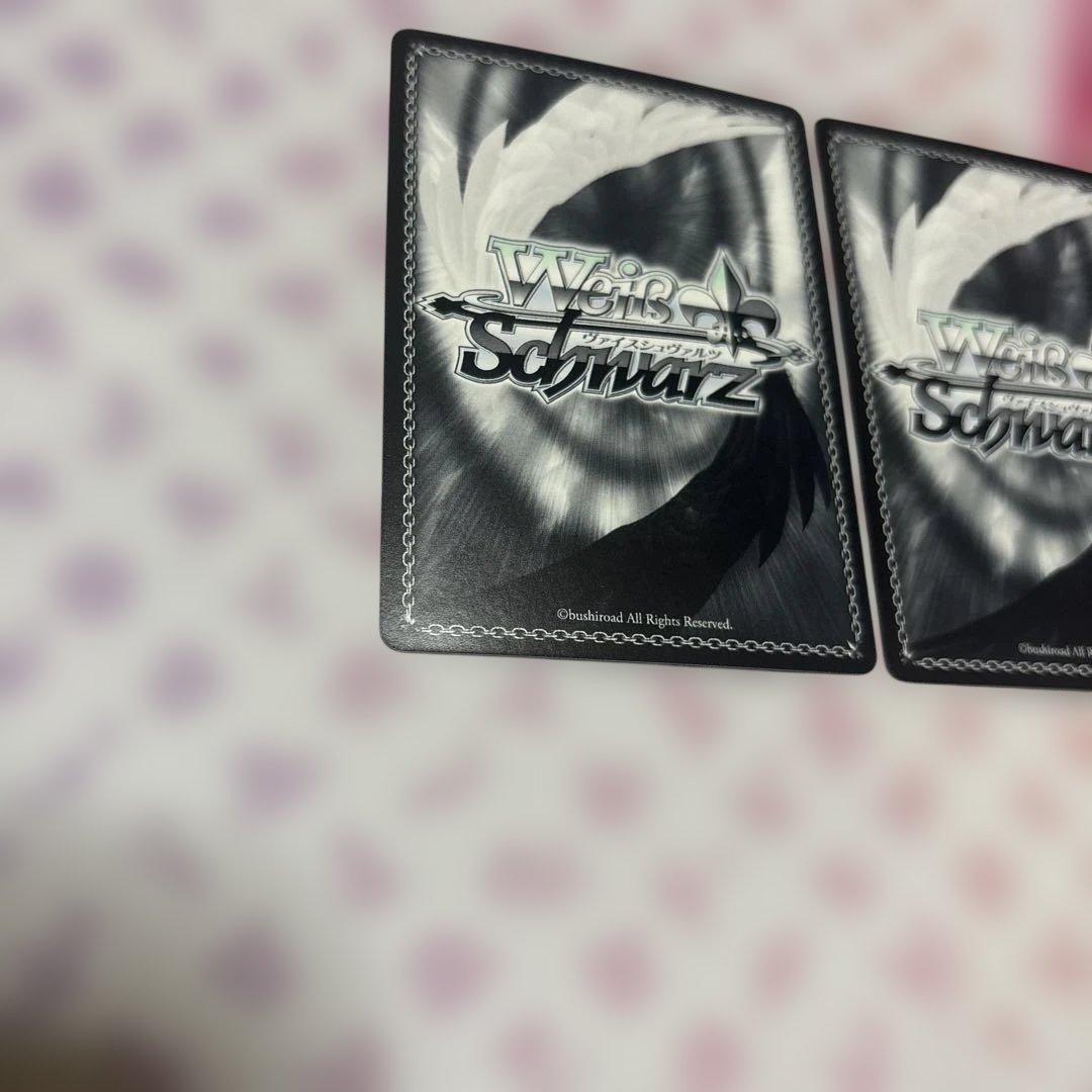 二人で一人　白　異世界常夏生活エミリア　各一枚