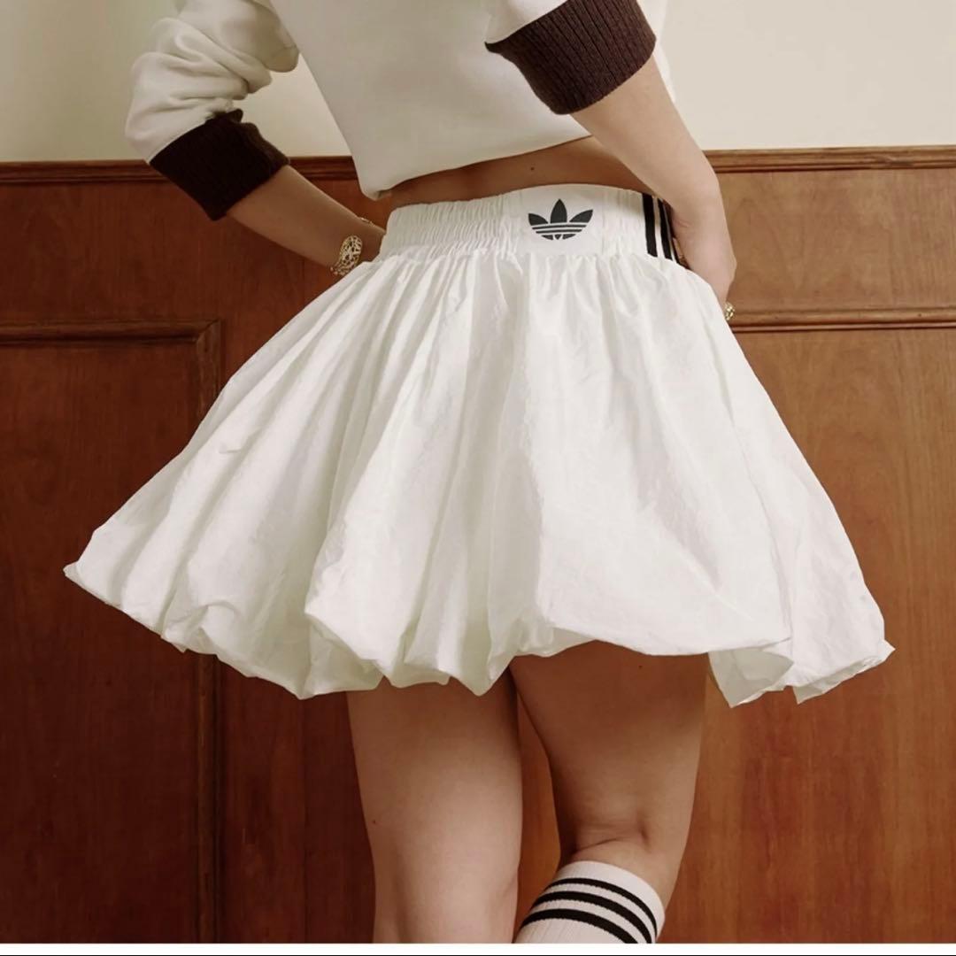 adidas ホワイトミニスカート