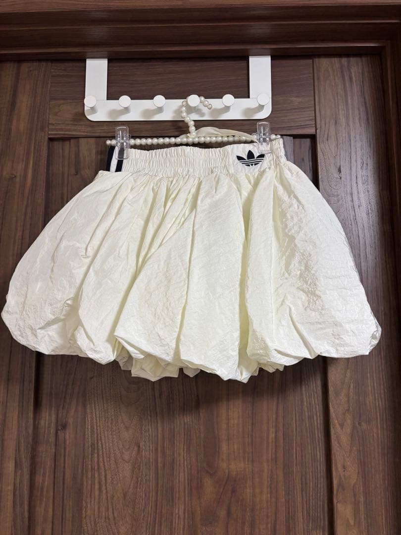adidas ホワイトミニスカート