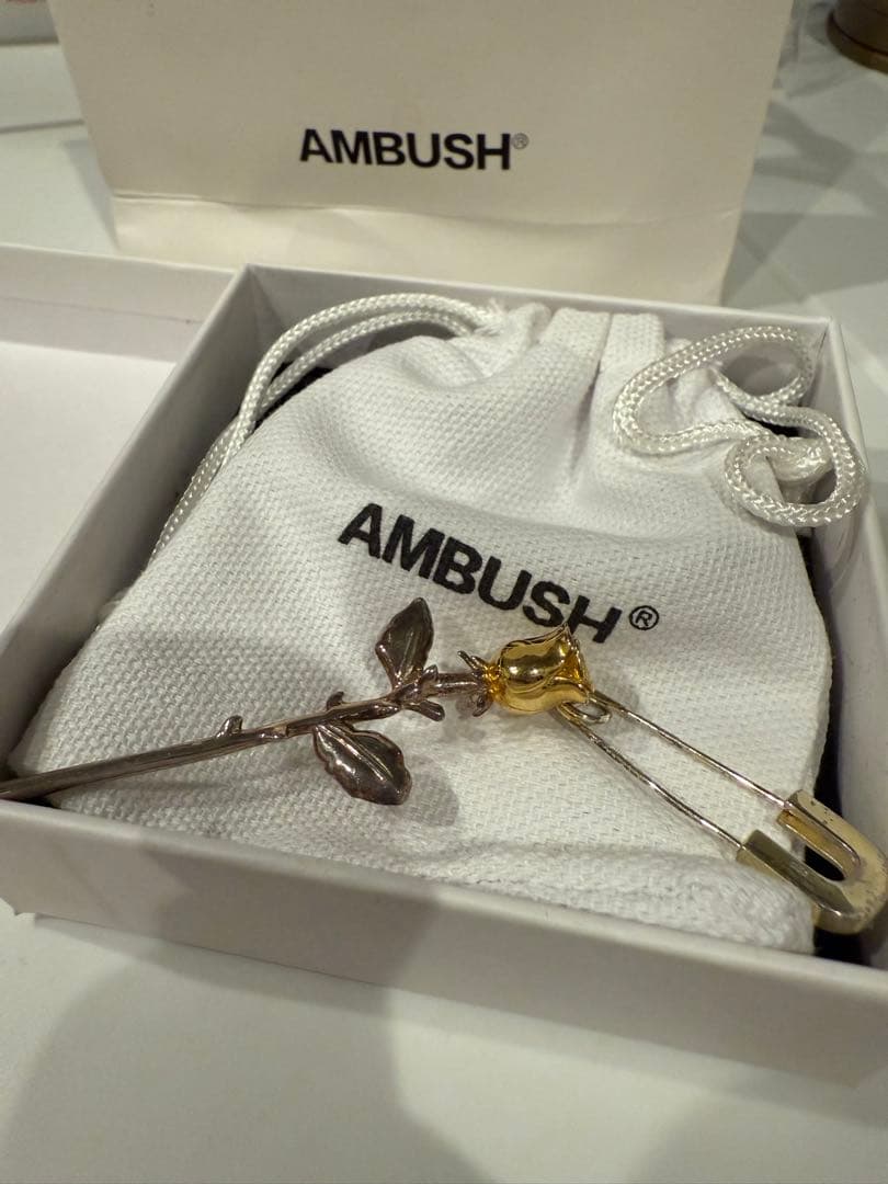 AMBUSH バラデザイン　ピアス