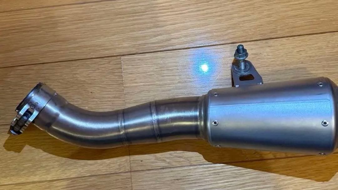 アクラポビッチ　マフラー