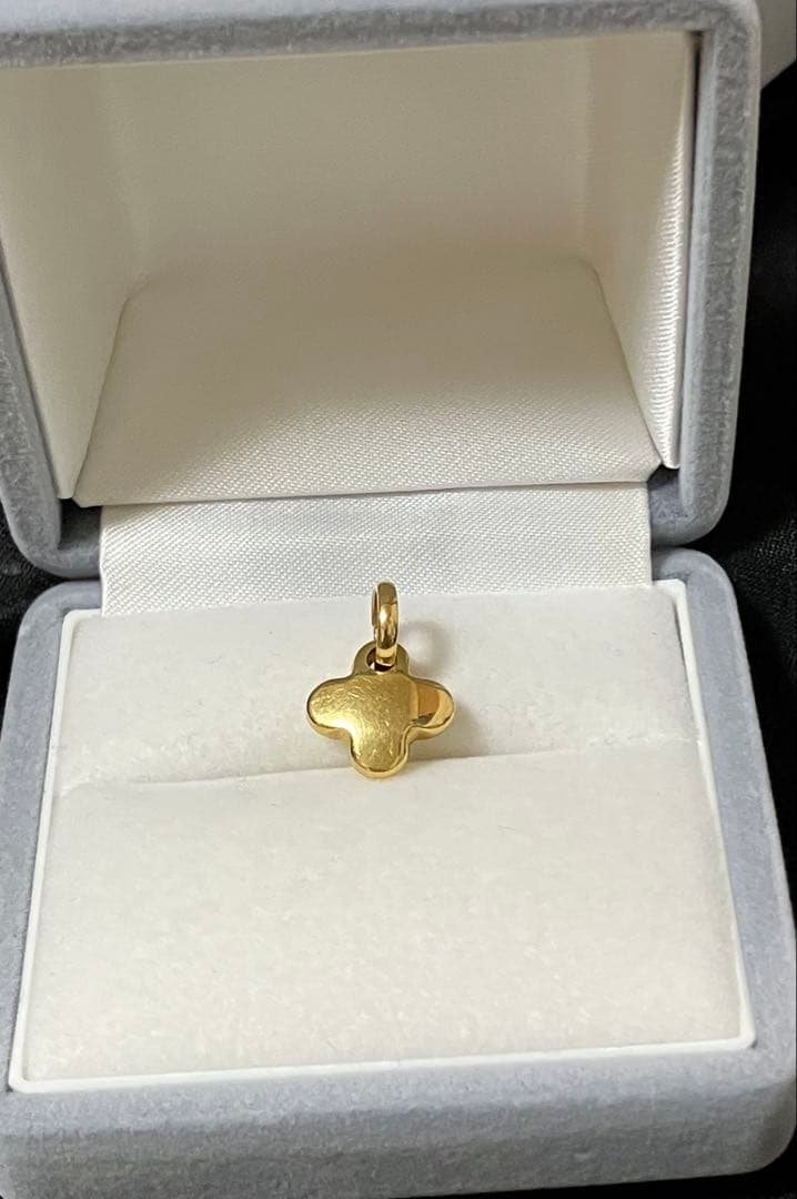k18ゴールド クローバー型チャーム