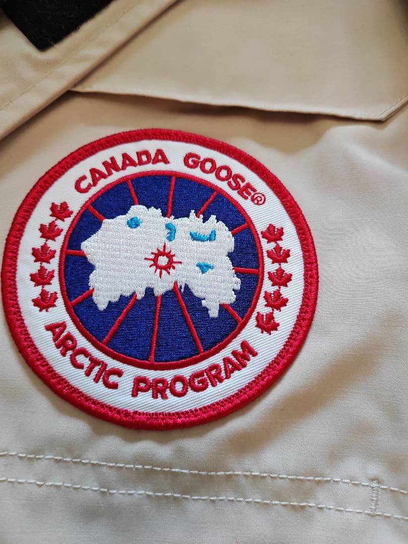 美品 カナダグース ホワイト定番モデル 東京手渡し可 24時間以内発送