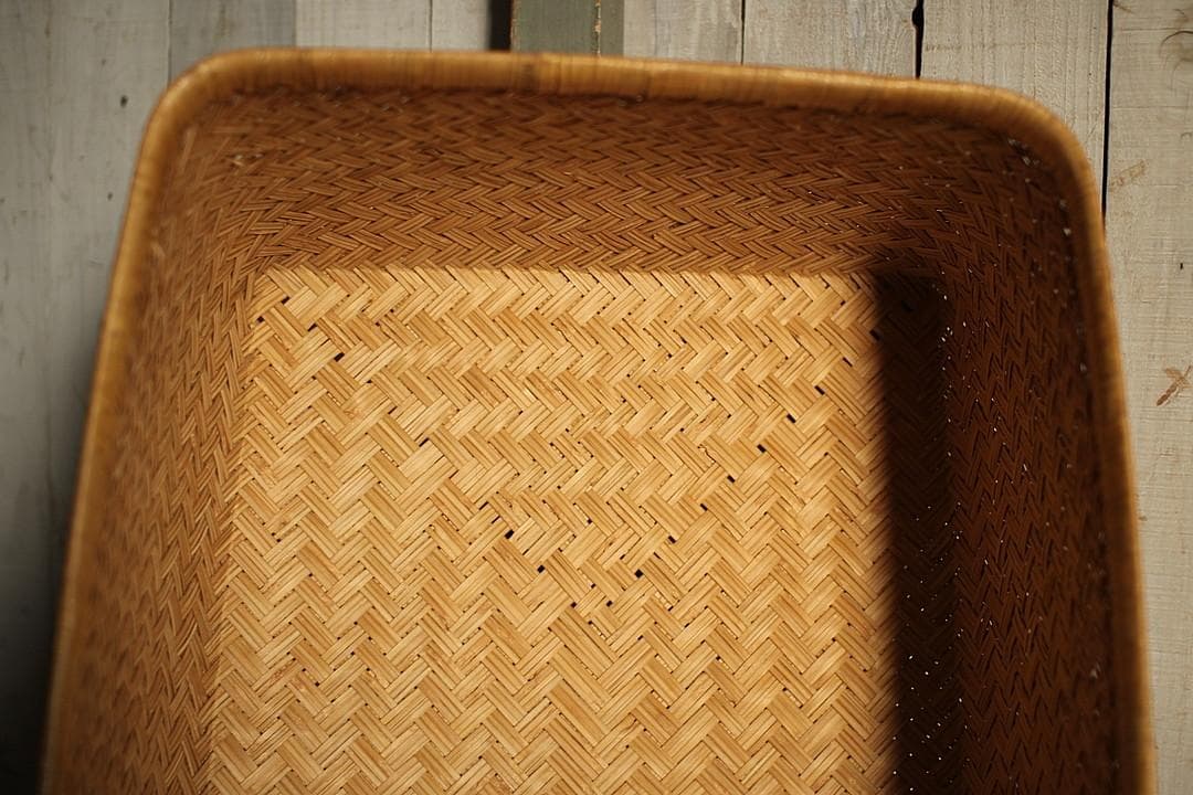 状態良く形の綺麗な古い竹編みの収納かご　行李