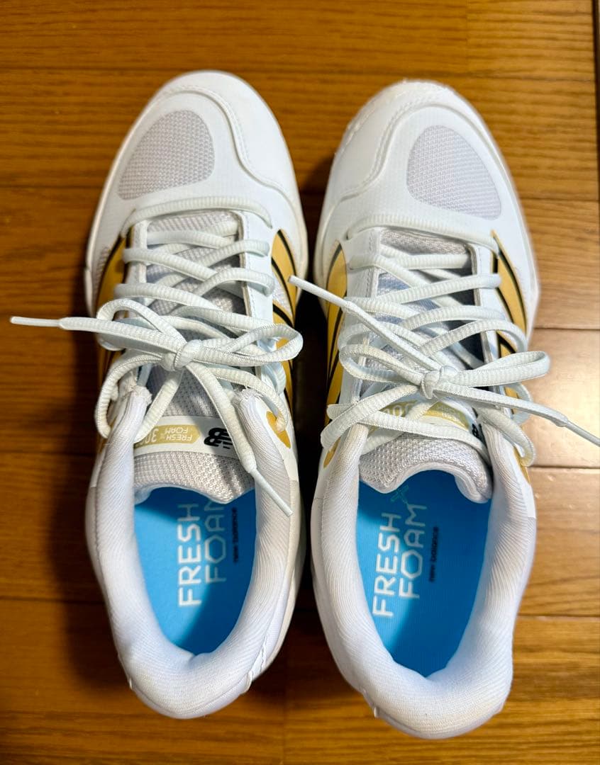 New Balance Fresh Foam シューズ ホワイト/ゴールド