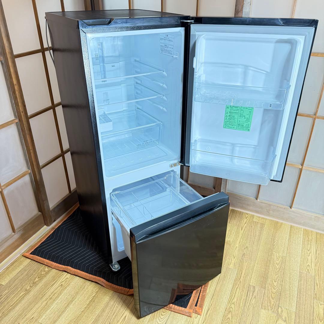 配送料込　冷蔵庫ブラック 154L Hisense 2ドア右開き