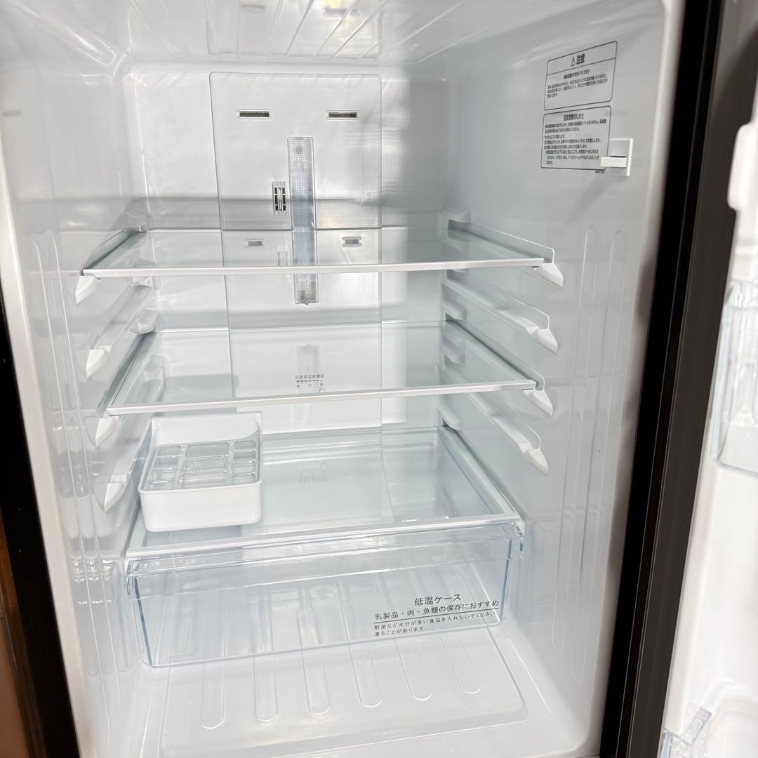 配送料込　冷蔵庫ブラック 154L Hisense 2ドア右開き