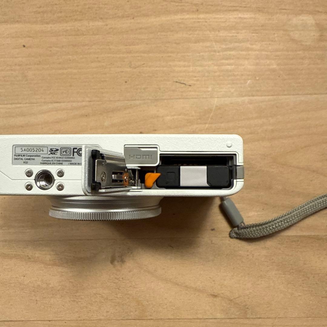 Fujifilm XQ2 ホワイト コンパクトデジタルカメラ