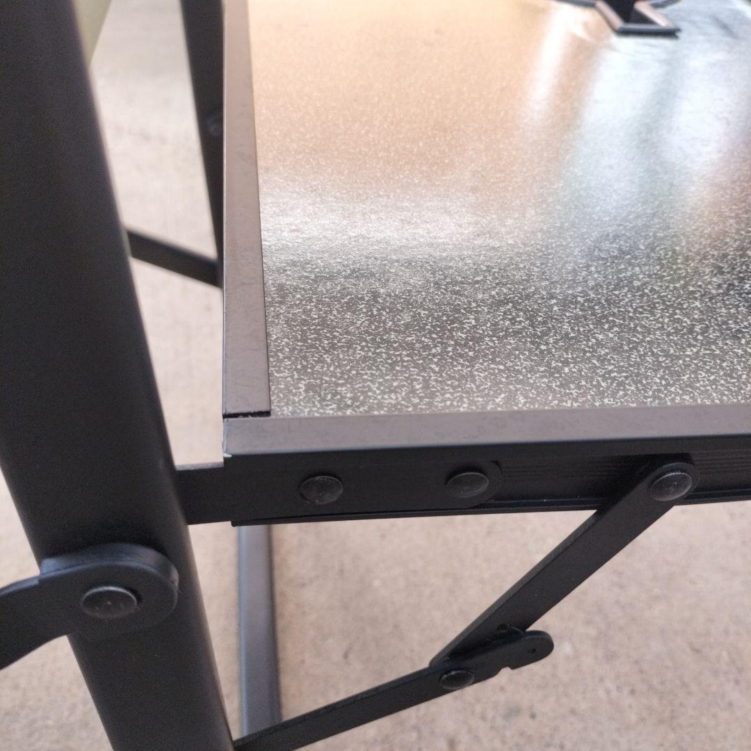 コールマンディレクターズチェア　2脚　薄いカーキ色