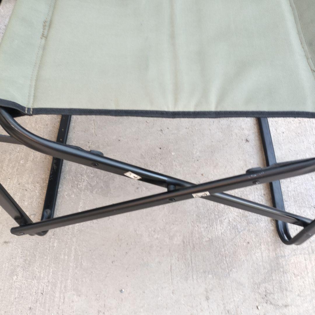 コールマンディレクターズチェア　2脚　薄いカーキ色