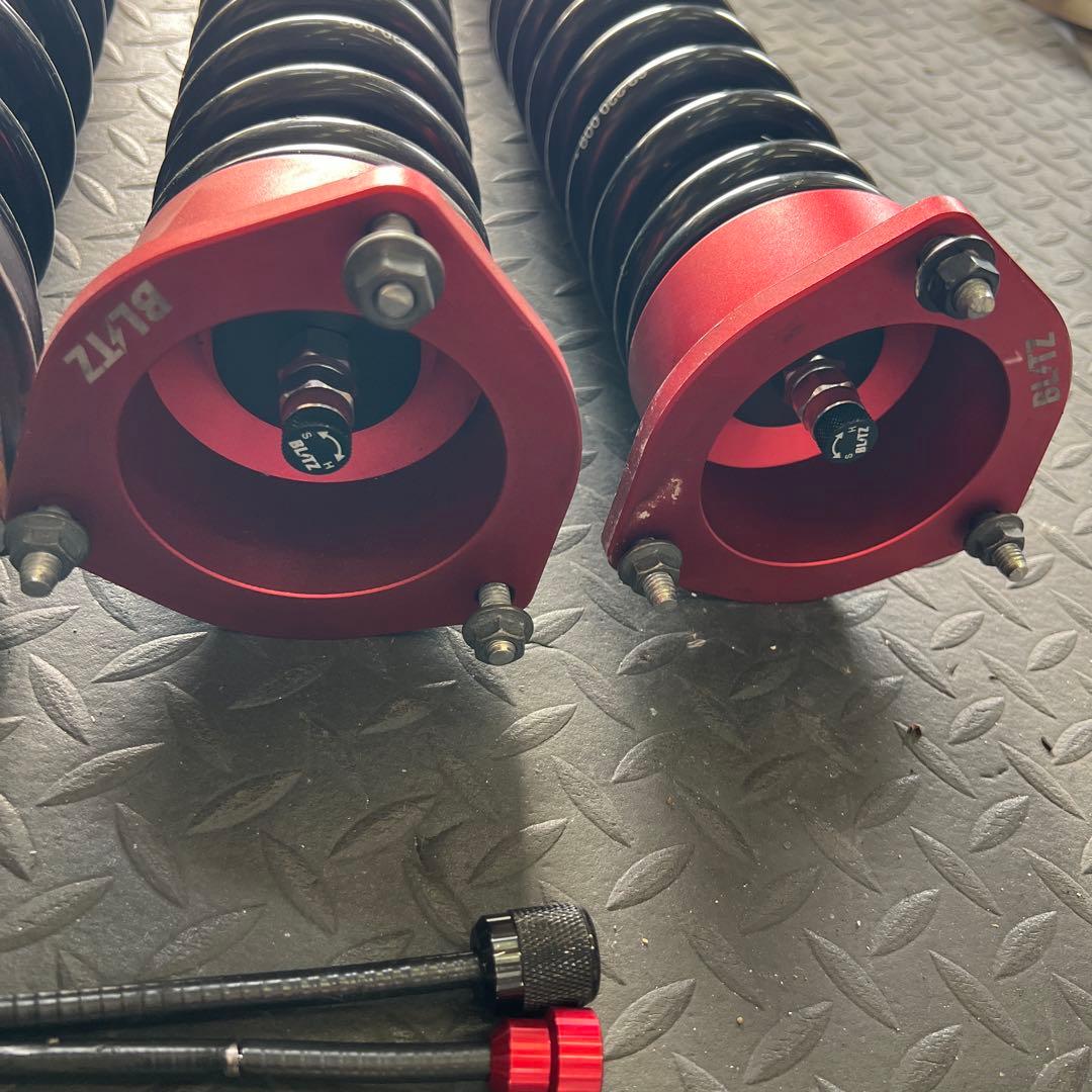 ZV37スカイライン 車高調 Blitz