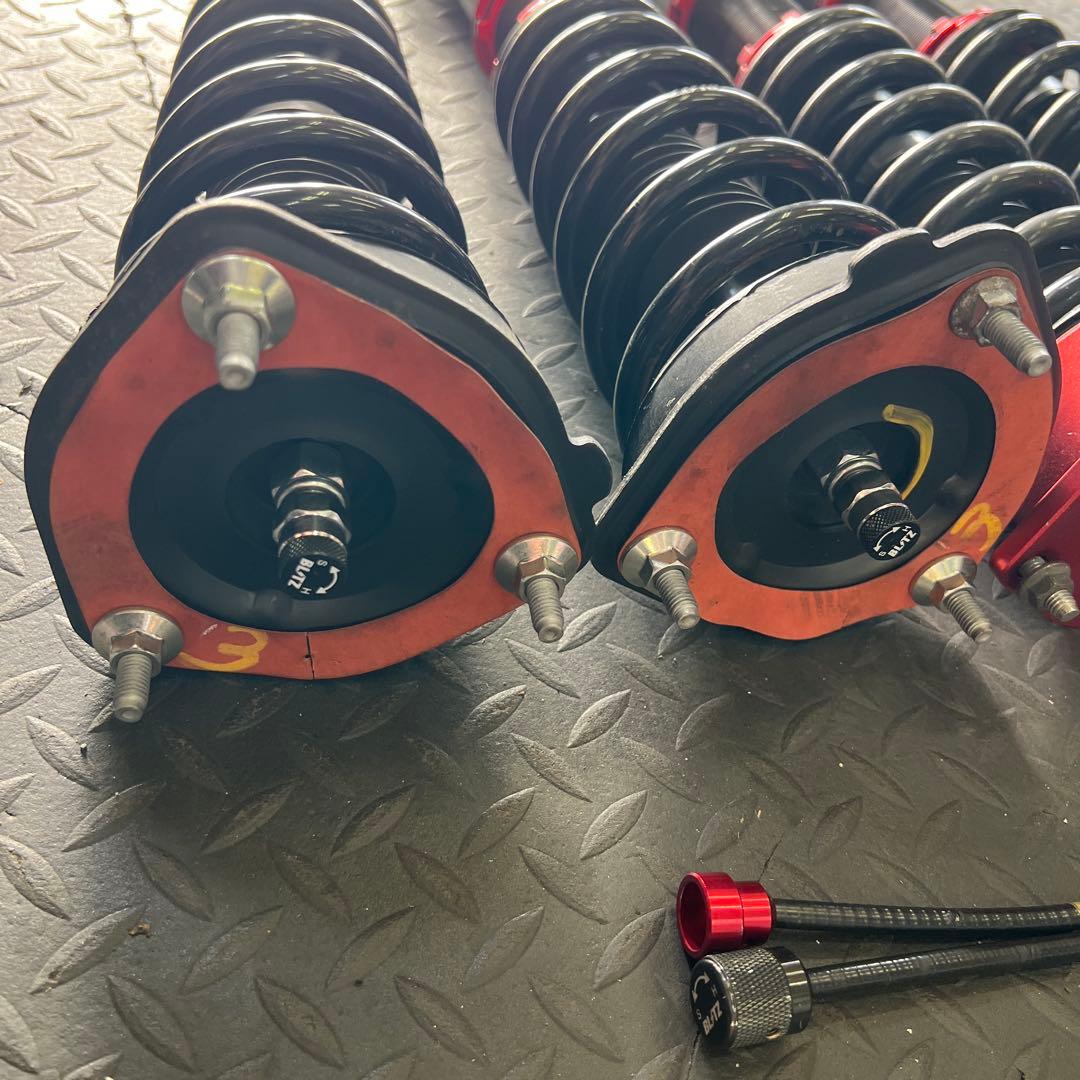 ZV37スカイライン 車高調 Blitz