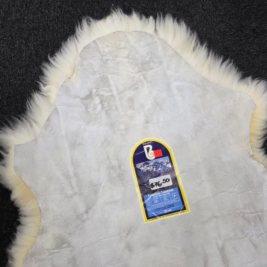 タグ付き未使用品　bowron ムートンラグ　カーペット　ホワイト