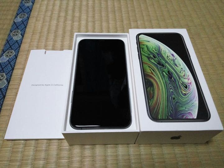 デグリ価格　iPhone XS 64Gb + 無料AirPods