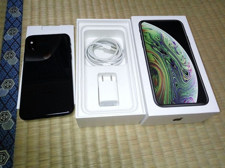デグリ価格　iPhone XS 64Gb + 無料AirPods