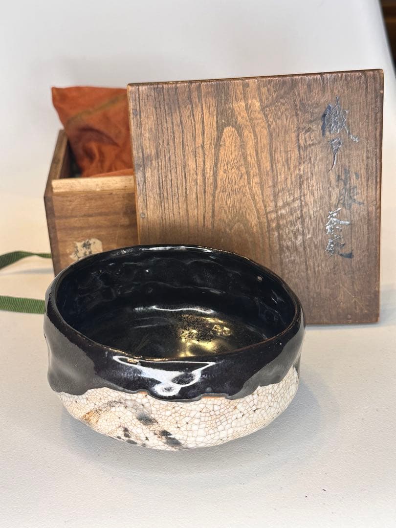 織部焼 日本製 黒釉 茶碗 茶道具 共箱 共布 底款有り