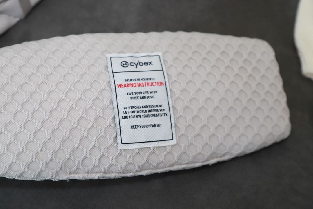 【美品】CYBEX 抱っこ紐Coya Carrier ライトベージュ