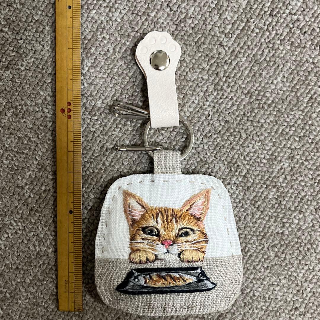 タ*ー様 ハンドメイド刺繍キーホルダー焼き魚と茶トラさん