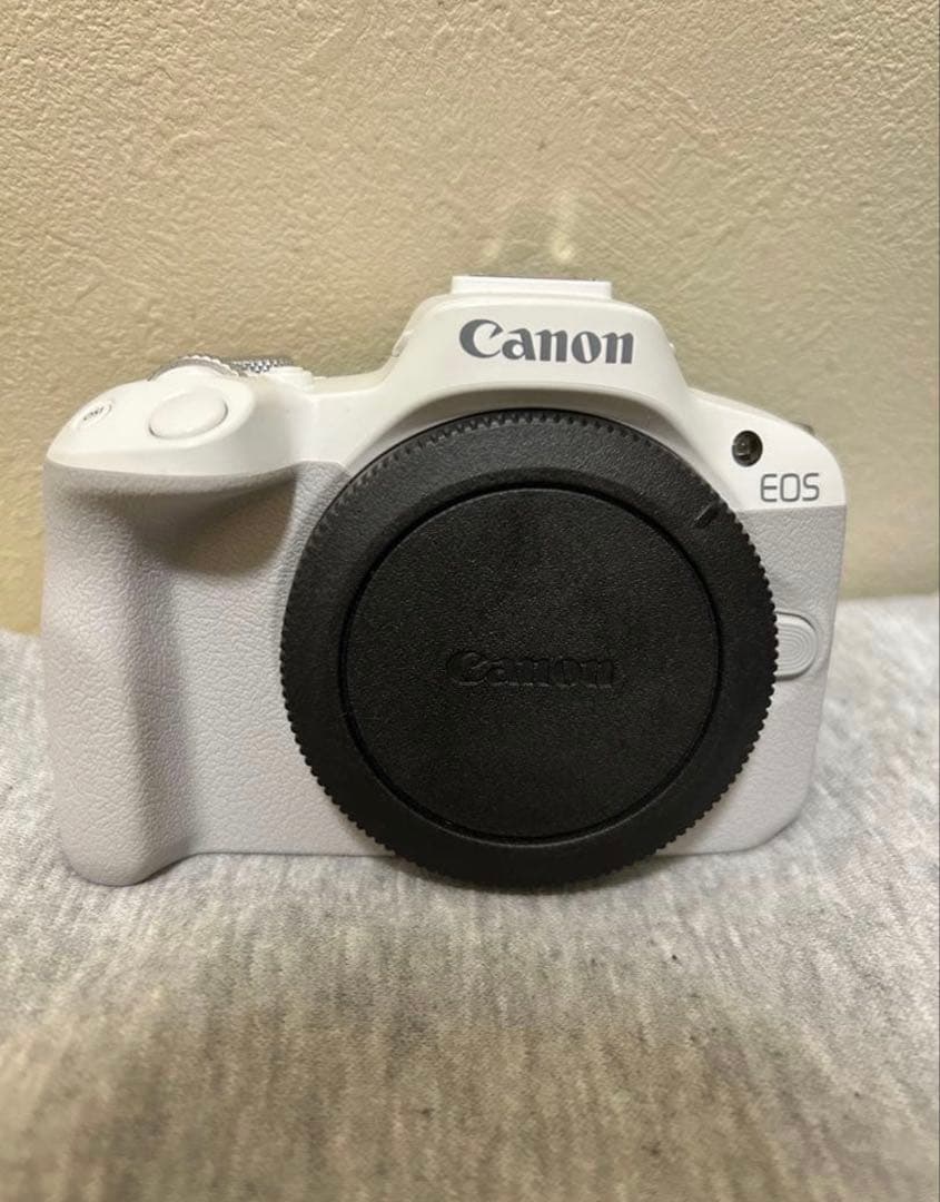 【値下げ中】EOS R50（ホワイト）・ダブルズームキット(清掃グッズ付き)