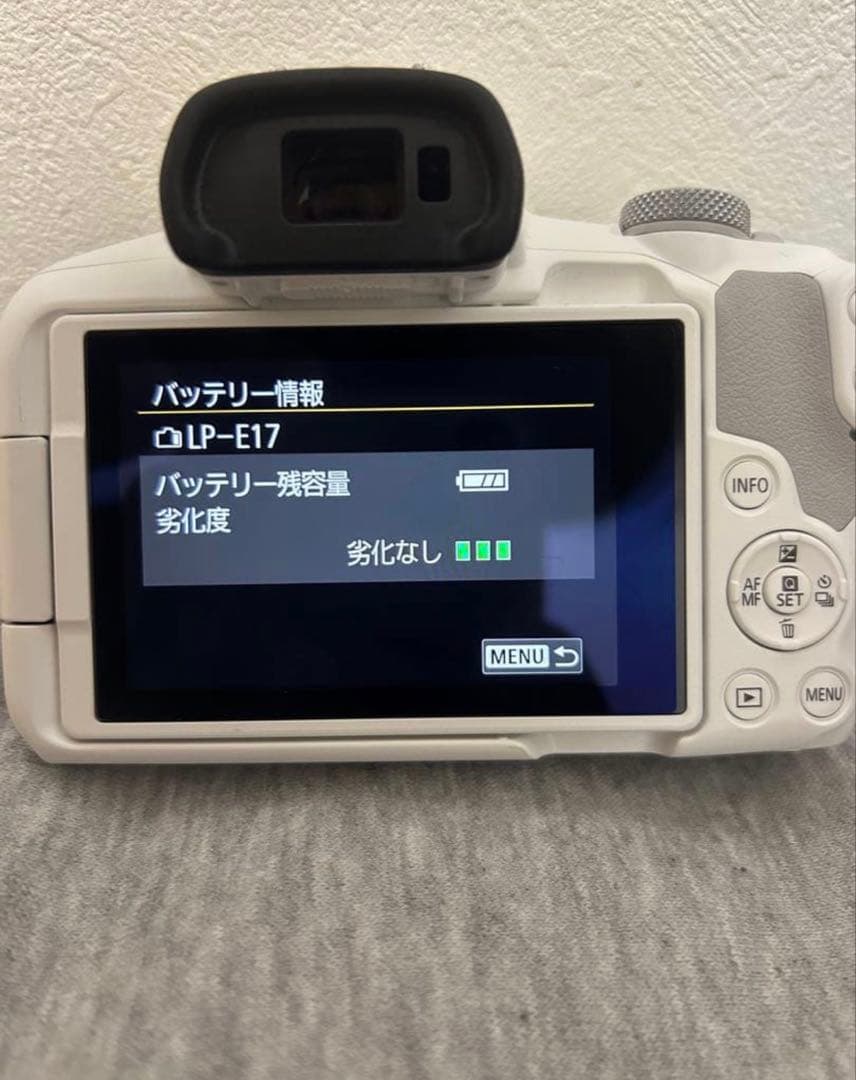【値下げ中】EOS R50（ホワイト）・ダブルズームキット(清掃グッズ付き)