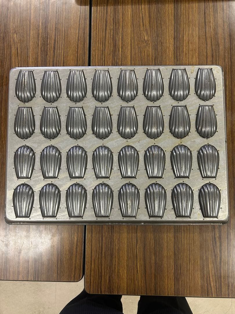 業務用　マドレーヌ型 32個 ✖︎2枚　金属製