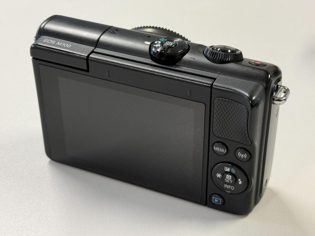 【初心者おすすめ】Canon EOS M100 ダブルレンズキット 豪華おまけ付