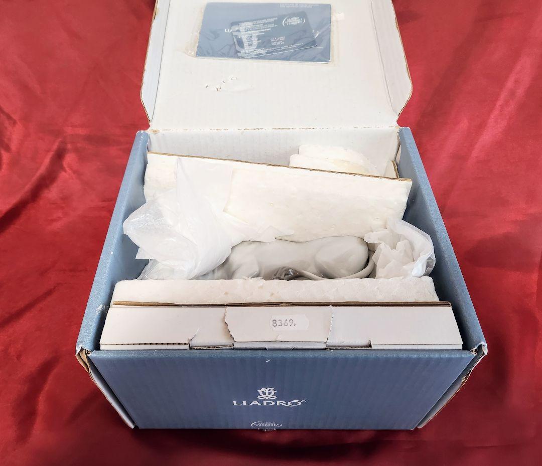 リヤドロ【美品　箱栞　木製台座付】フィギュリン十二生肖系列《牛丑》ゾディアック