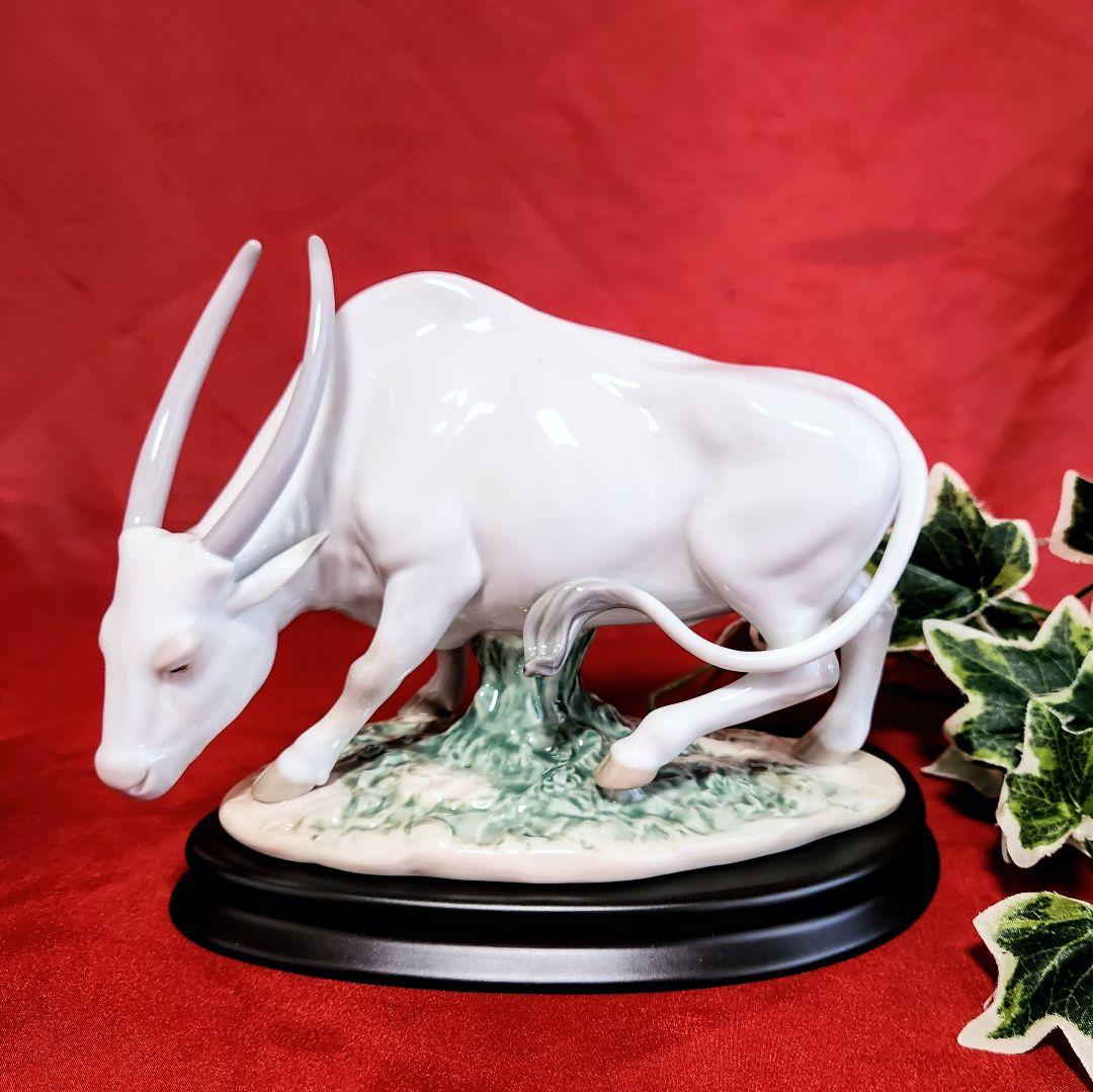 リヤドロ【美品　箱栞　木製台座付】フィギュリン十二生肖系列《牛丑》ゾディアック