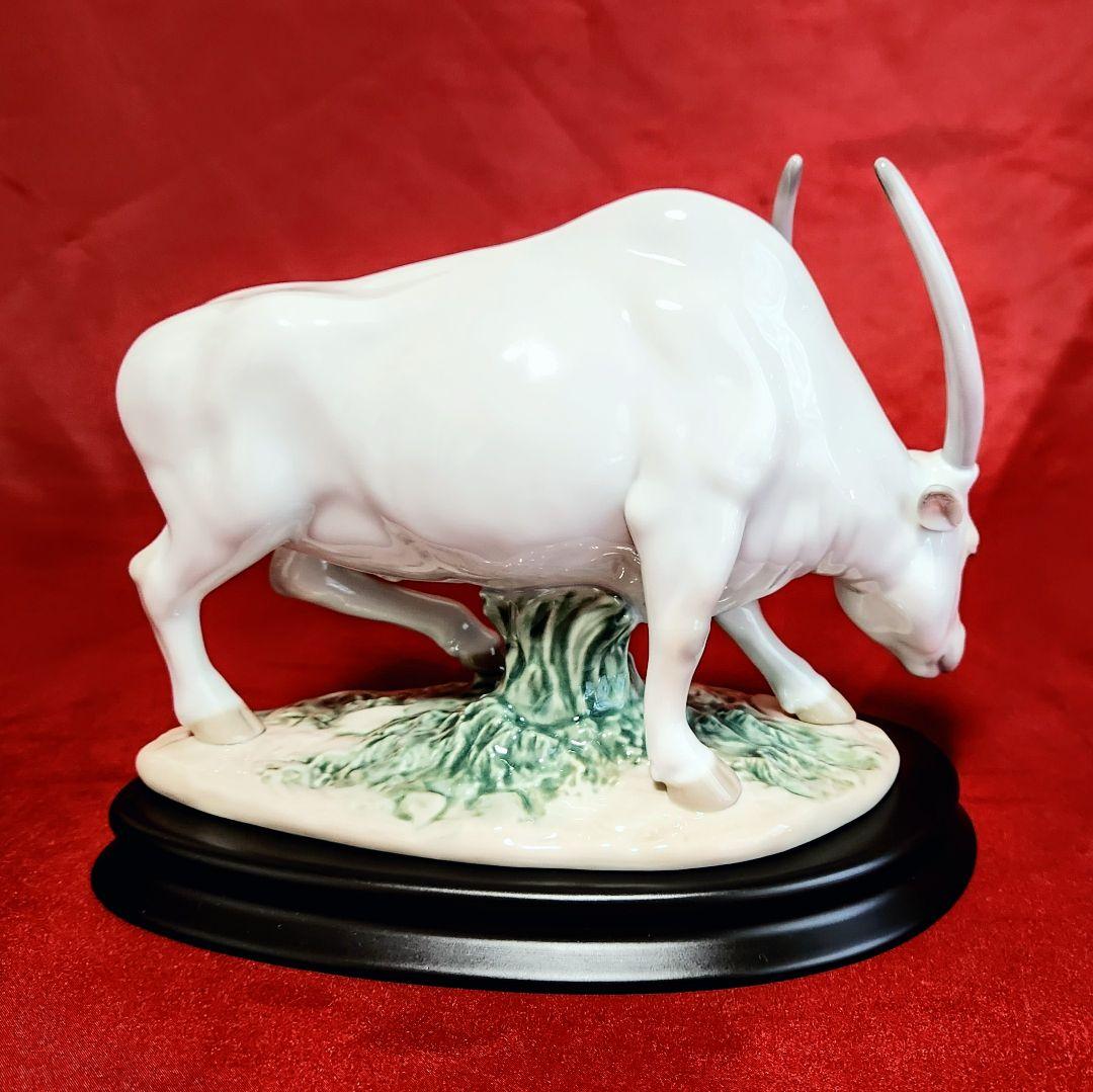 リヤドロ【美品　箱栞　木製台座付】フィギュリン十二生肖系列《牛丑》ゾディアック