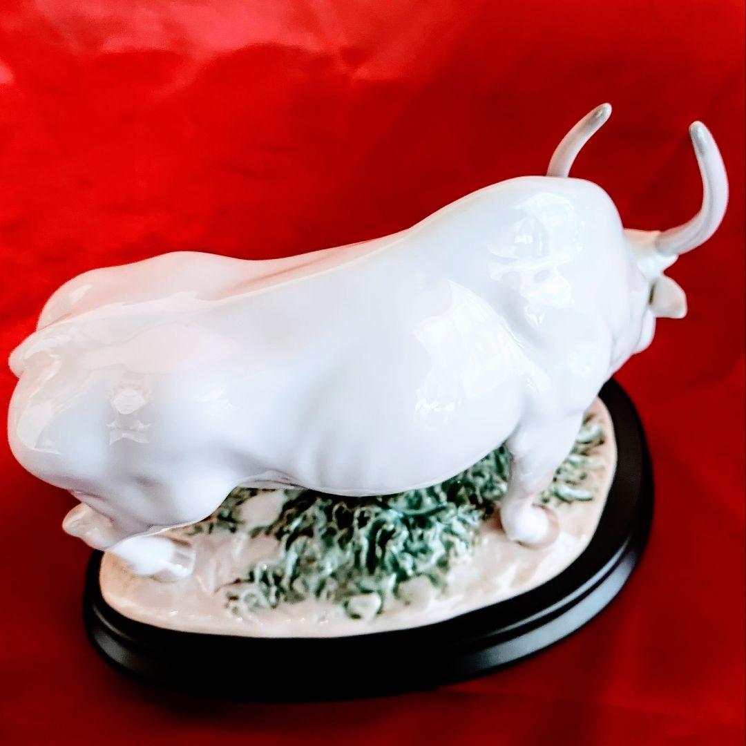 リヤドロ【美品　箱栞　木製台座付】フィギュリン十二生肖系列《牛丑》ゾディアック