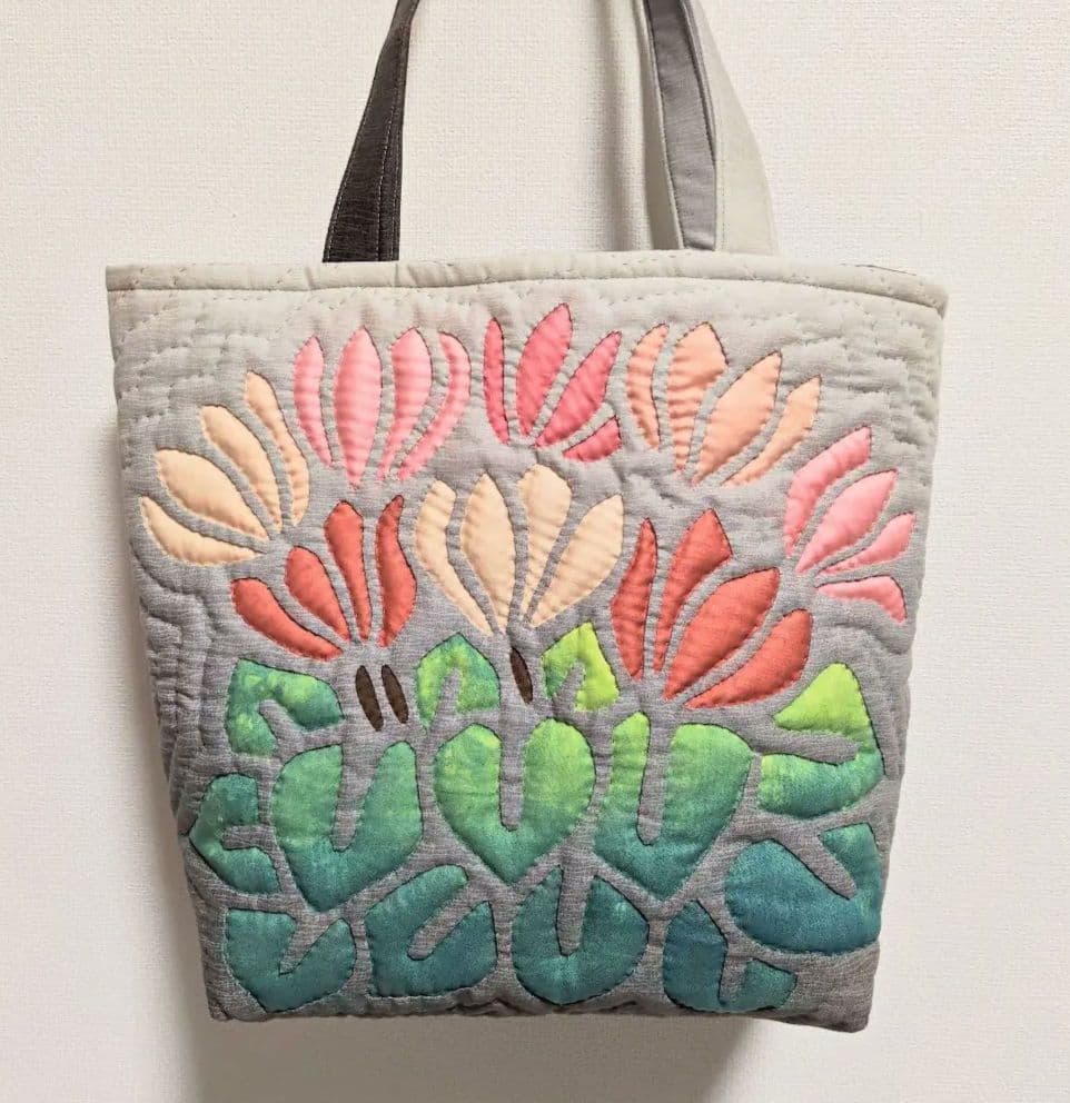 ハンドメイド ハワイアンキルトバッグ　（シクラメン）