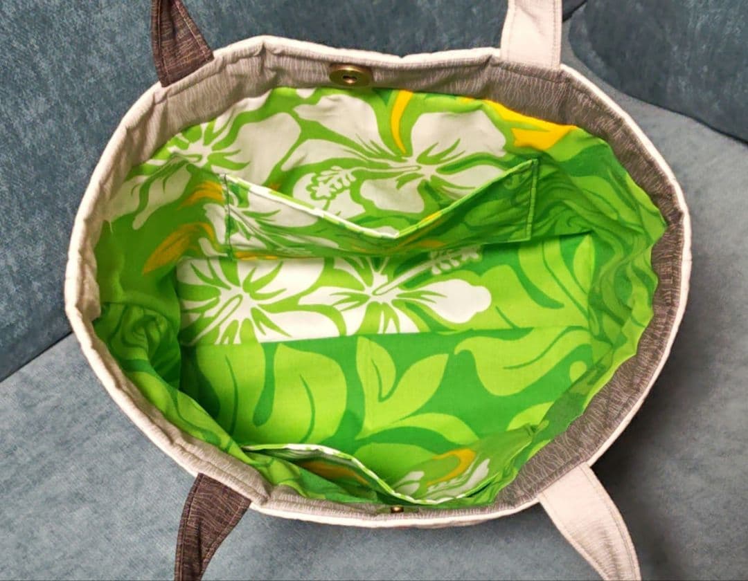 ハンドメイド ハワイアンキルトバッグ　（シクラメン）