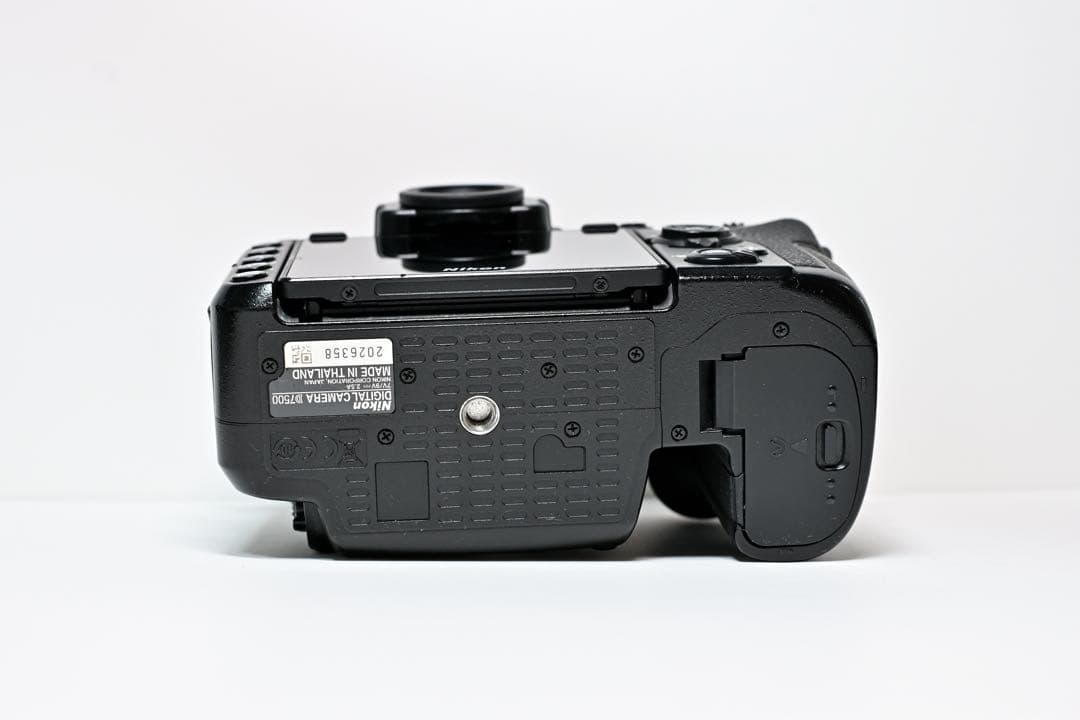 (完全動作品)Nikon D7500 ボディ(SDカード付属)　一眼レフカメラ