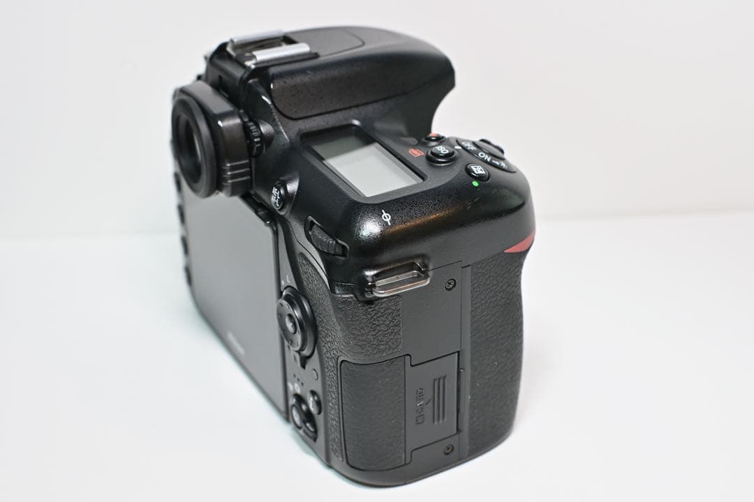 (完全動作品)Nikon D7500 ボディ(SDカード付属)　一眼レフカメラ