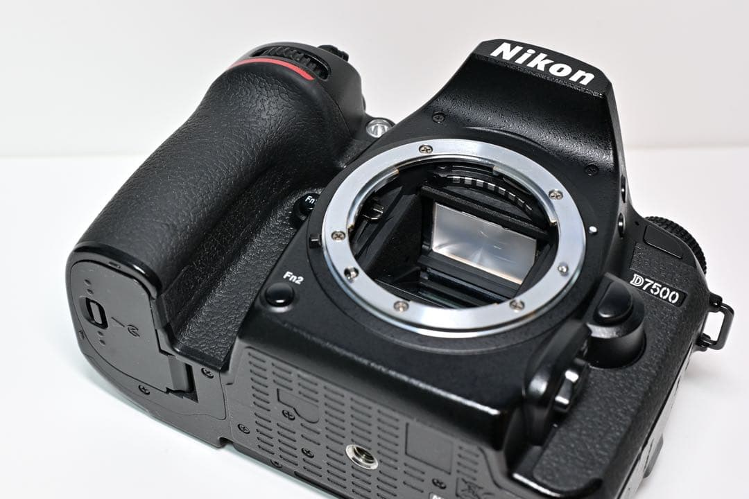 (完全動作品)Nikon D7500 ボディ(SDカード付属)　一眼レフカメラ