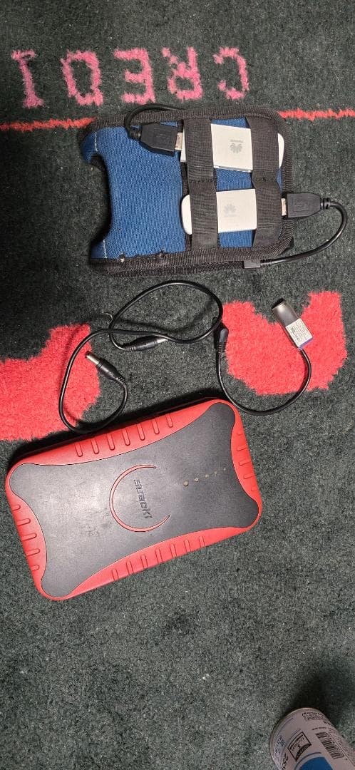 Liveu Solo HD（付属品およびバッテリーパックを含む）