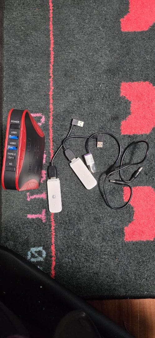 Liveu Solo HD（付属品およびバッテリーパックを含む）