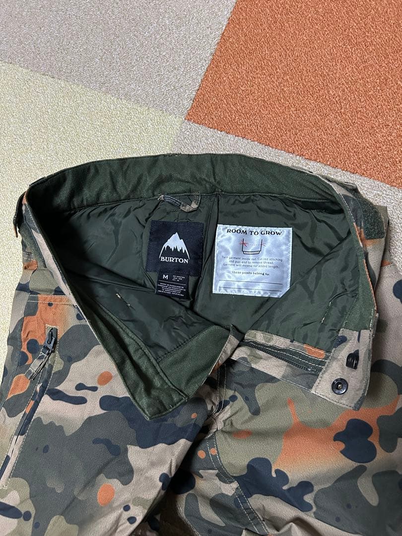 BURTON 迷彩柄 スノーボードウェア Mサイズ