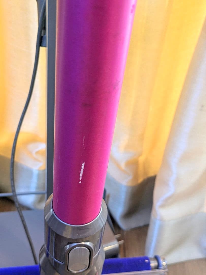 ダイソン dyson v6 fluffy 掃除機 スタンド付　アタッチメント付