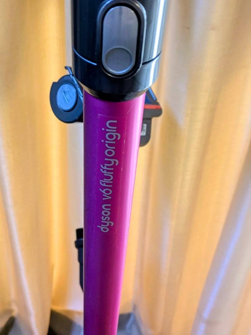 ダイソン dyson v6 fluffy 掃除機 スタンド付　アタッチメント付