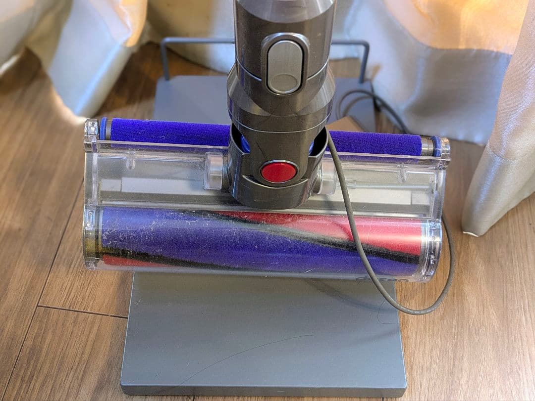 ダイソン dyson v6 fluffy 掃除機 スタンド付　アタッチメント付