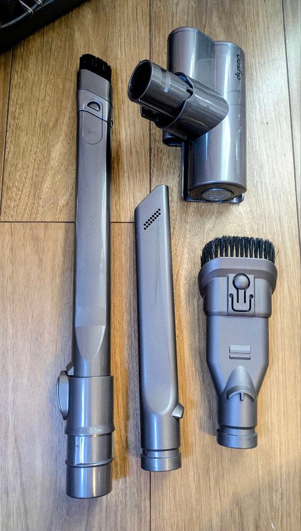 ダイソン dyson v6 fluffy 掃除機 スタンド付　アタッチメント付