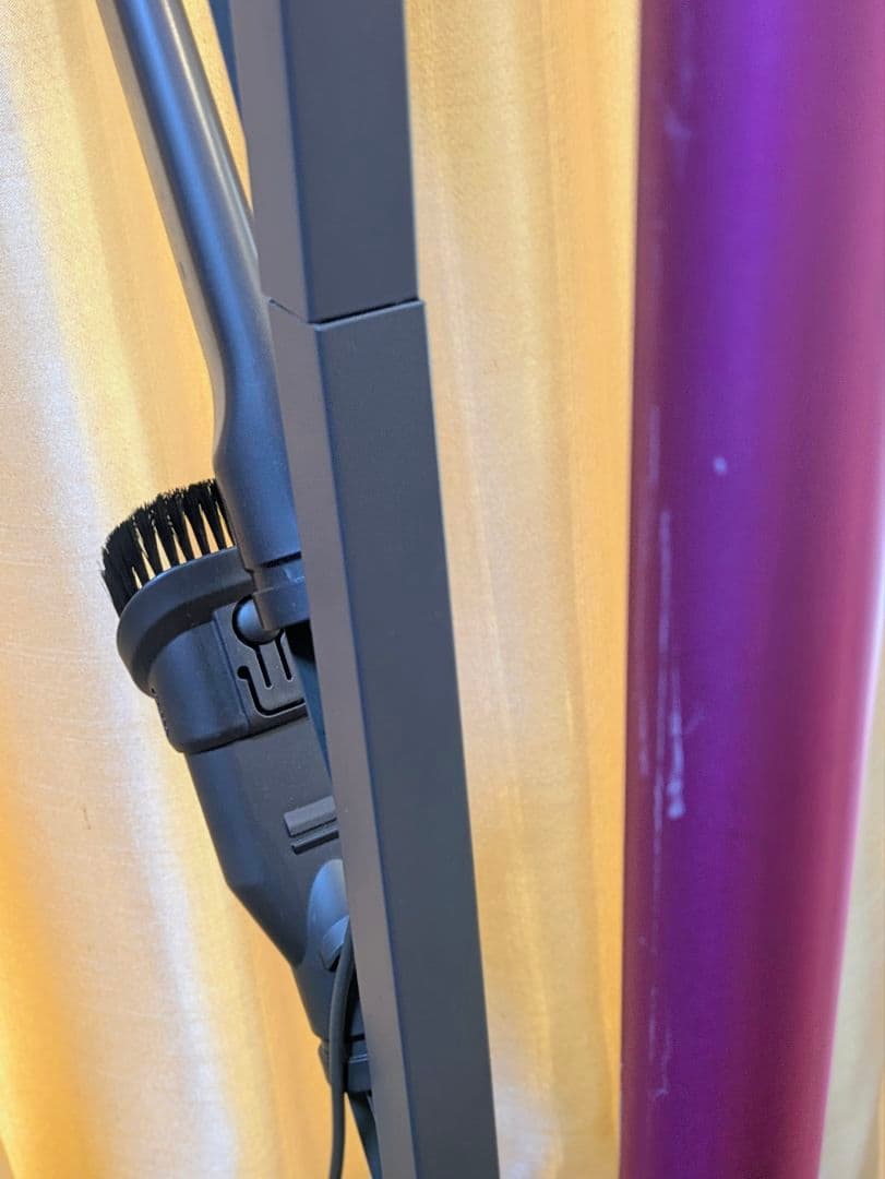 ダイソン dyson v6 fluffy 掃除機 スタンド付　アタッチメント付