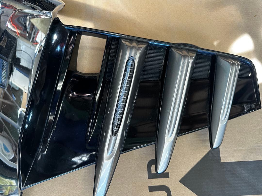 トヨタ純正　30アルファード　フロントガーニッシュ　配線付き