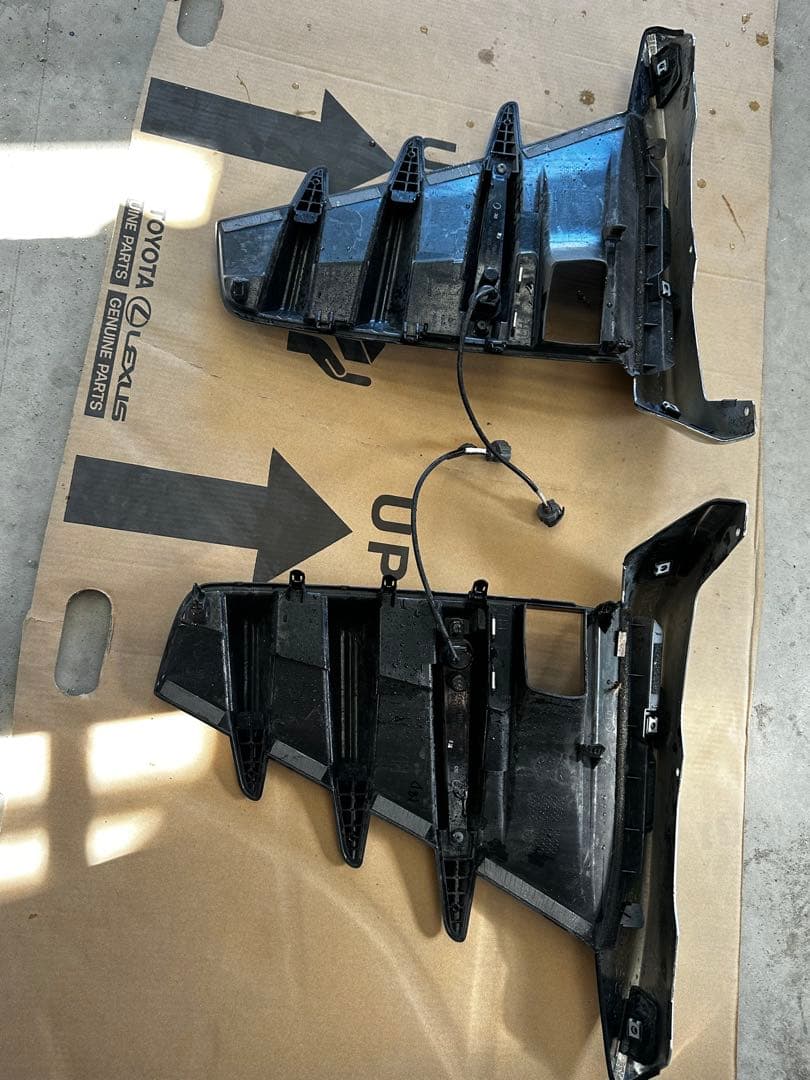 トヨタ純正　30アルファード　フロントガーニッシュ　配線付き