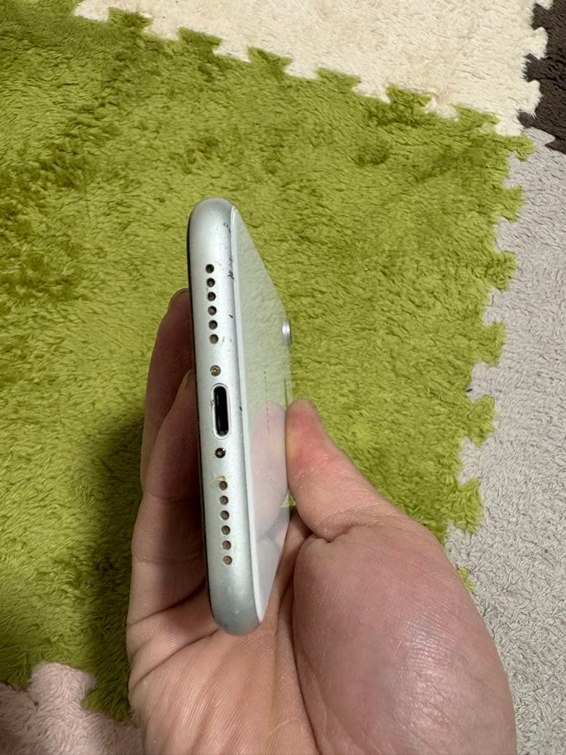 Apple iPhone XR 64GB ホワイト 画面キズあり simフリー