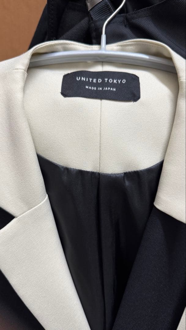 UNITED TOKYO バイカラー ノースリーブベスト、ワンピース