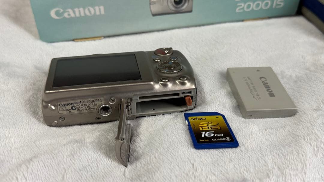 Canon IXY DIGITAL 2000IS 本体と付属品